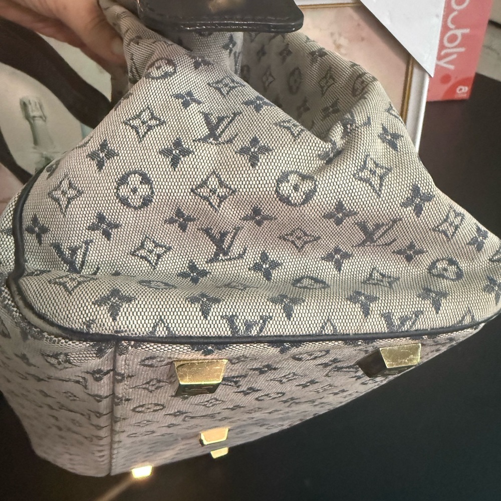 Louis Vuitton Beige Monogram Canvas Shoulder Bag with Black Trim - Picture 9 of 14